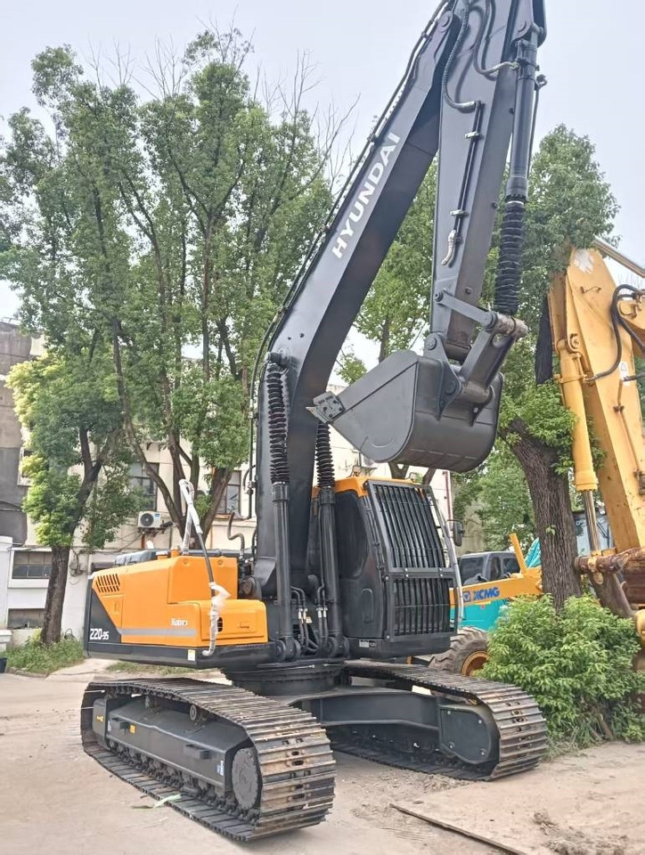 Hyundai 220LC -9S - Гусеничный экскаватор: фото 3 Hyundai 220LC -9S - Гусеничный экскаватор: фото 3