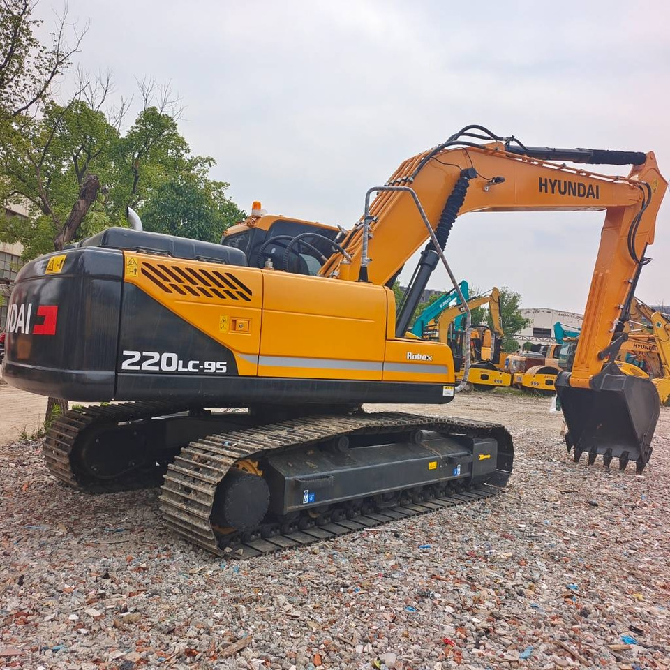 Hyundai 220LC-9T - Гусеничный экскаватор: фото 1 Hyundai 220LC-9T - Гусеничный экскаватор: фото 1