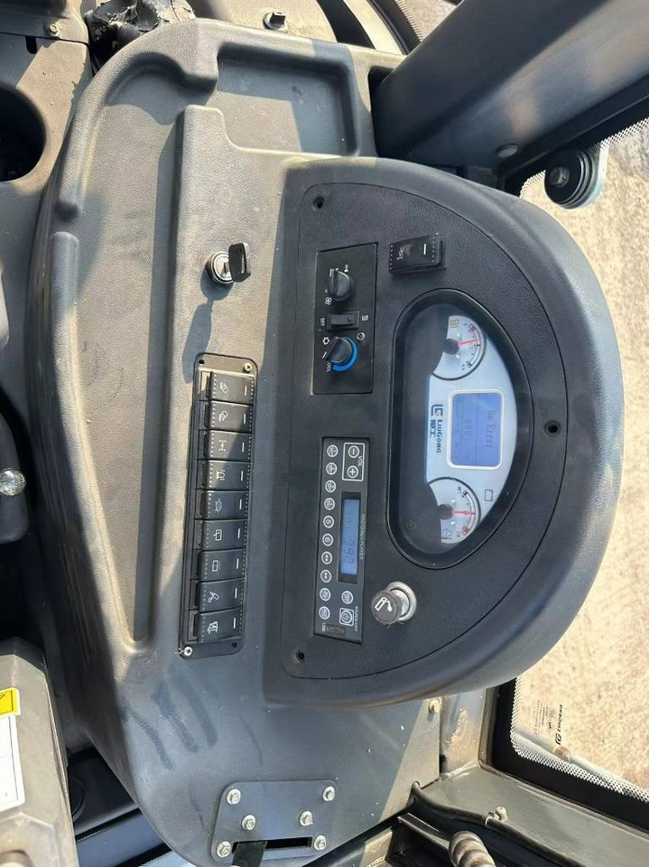 LiuGong CLG 777 A - Экскаватор-погрузчик: фото 3 LiuGong CLG 777 A - Экскаватор-погрузчик: фото 3