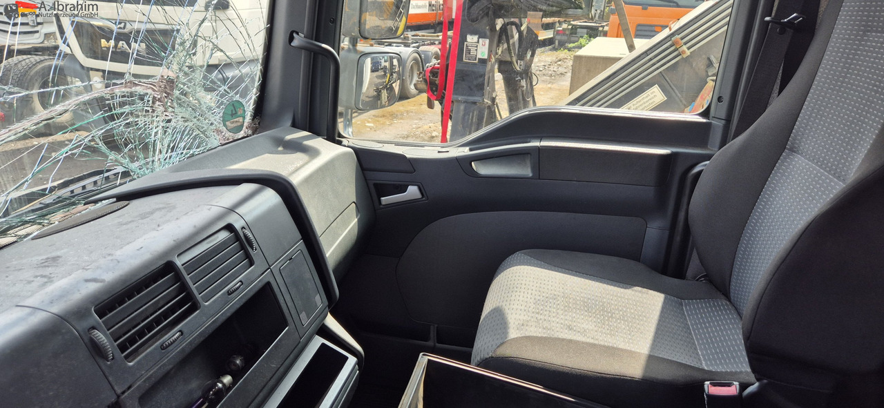 MAN TGL 8.150 4X2 BL Unfallschaden bedingt fahrbereit, Motor ok - Фургон: фото 2 MAN TGL 8.150 4X2 BL Unfallschaden bedingt fahrbereit, Motor ok - Фургон: фото 2