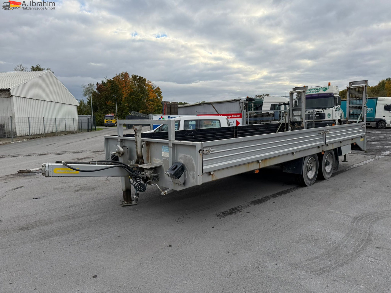 Obermaier TUE110 SDAH Tieflader | | Trommelbremse | Rampen | 7.2 Plattform | Stützfuß vorne - Низкорамный прицеп: фото 1 Obermaier TUE110 SDAH Tieflader | | Trommelbremse | Rampen | 7.2 Plattform | Stützfuß vorne - Низкорамный прицеп: фото 1