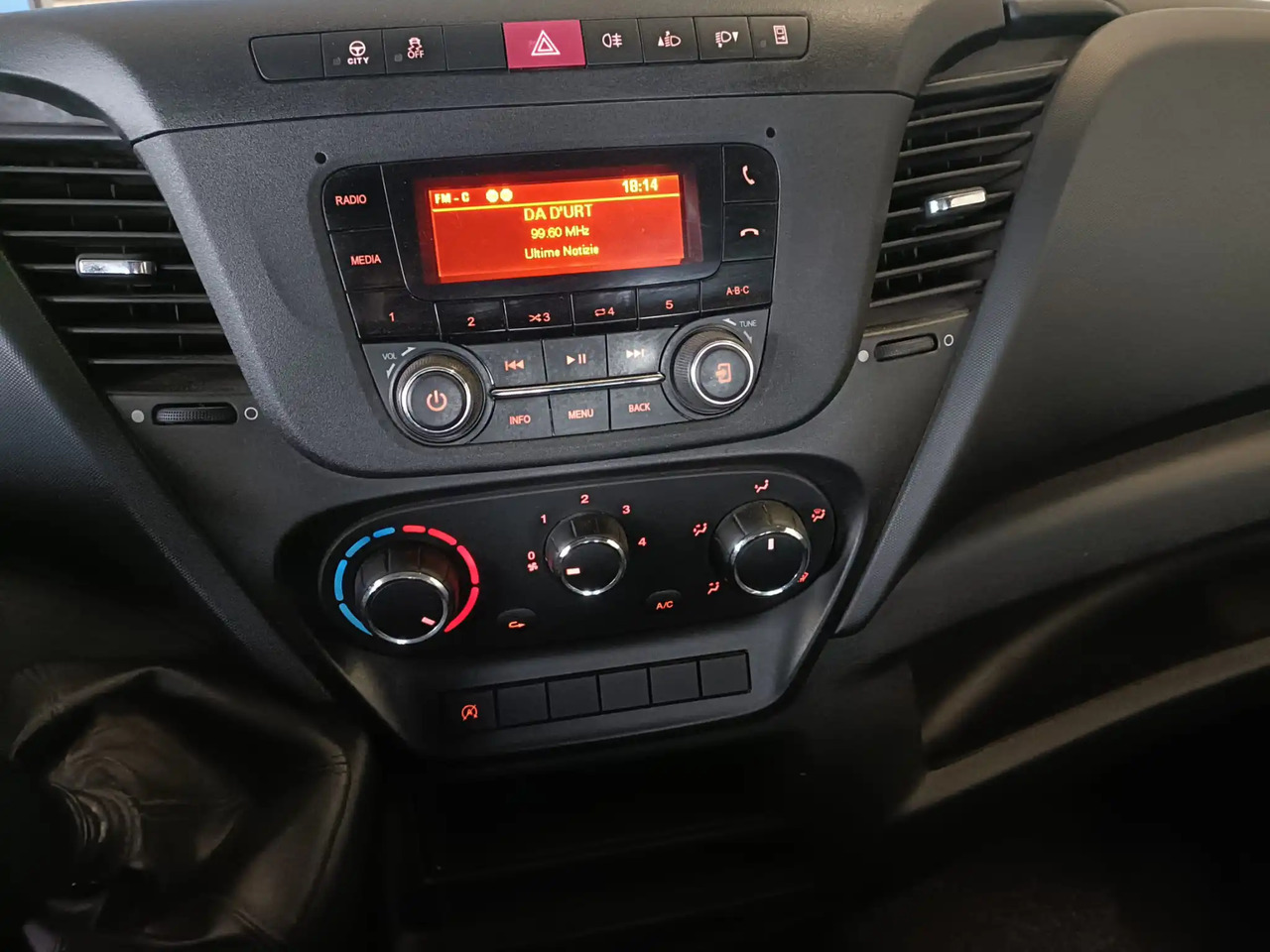 Малотоннажный самосвал IVECO DAILY 35C14 DOPPIA CABINA RIBALTABILE 2.3: фото 13 Малотоннажный самосвал IVECO DAILY 35C14 DOPPIA CABINA RIBALTABILE 2.3: фото 13