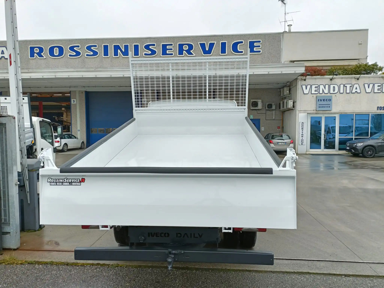 Малотоннажный самосвал IVECO DAILY 35C14 DOPPIA CABINA RIBALTABILE 2.3: фото 7 Малотоннажный самосвал IVECO DAILY 35C14 DOPPIA CABINA RIBALTABILE 2.3: фото 7