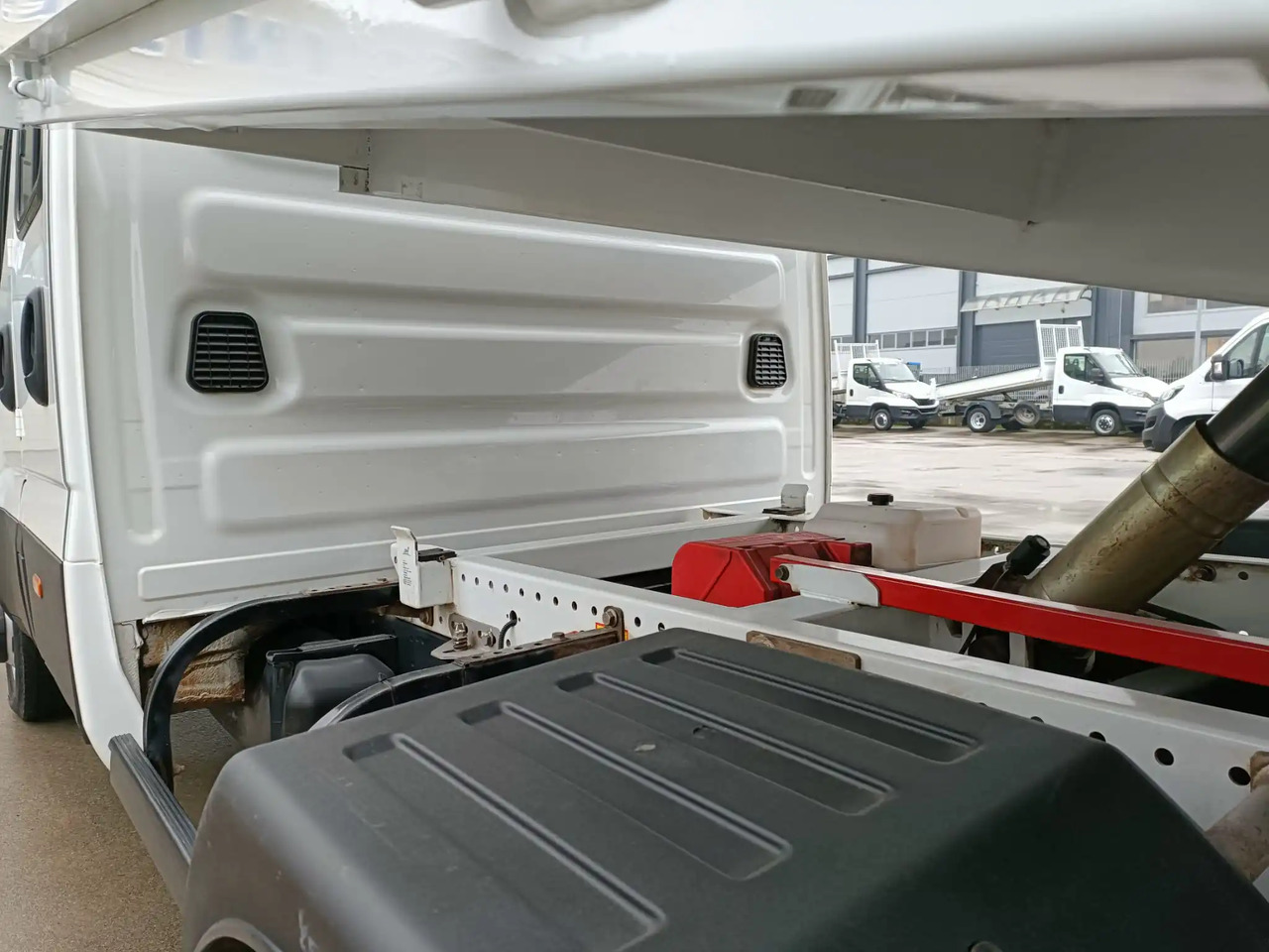 Малотоннажный самосвал IVECO DAILY 35C14 DOPPIA CABINA RIBALTABILE 2.3: фото 6 Малотоннажный самосвал IVECO DAILY 35C14 DOPPIA CABINA RIBALTABILE 2.3: фото 6