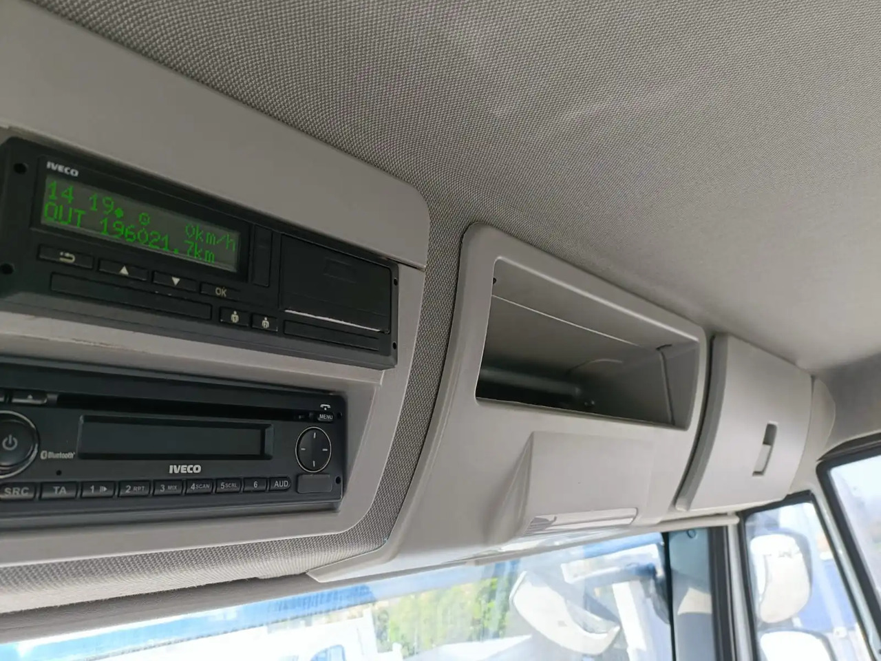 IVECO EUROCARGO 140E28P - Грузовик-шасси: фото 2 IVECO EUROCARGO 140E28P - Грузовик-шасси: фото 2
