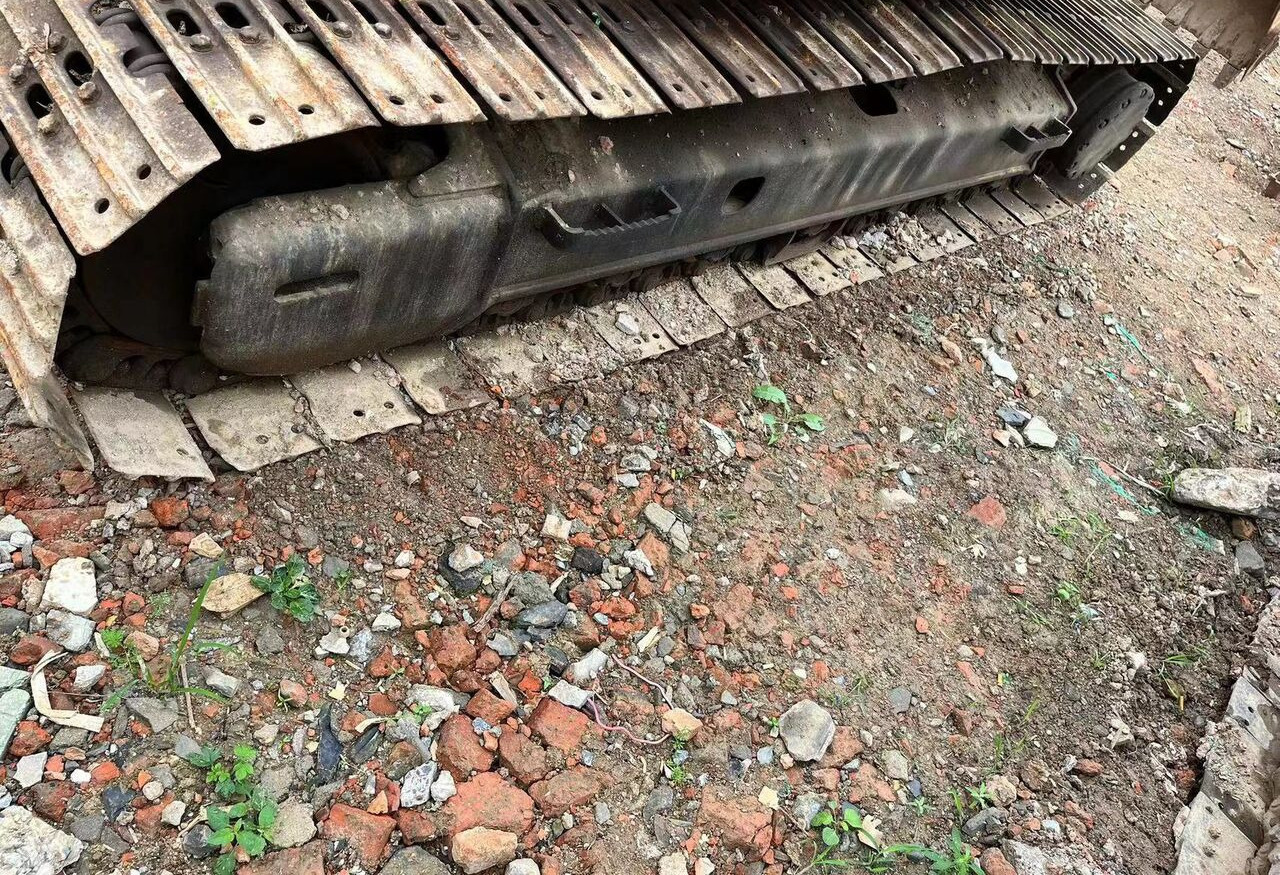 Hitachi ZX135 - Гусеничный экскаватор: фото 3 Hitachi ZX135 - Гусеничный экскаватор: фото 3