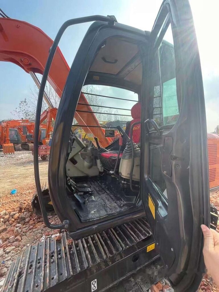 Hitachi ZX70 - Гусеничный экскаватор: фото 3 Hitachi ZX70 - Гусеничный экскаватор: фото 3