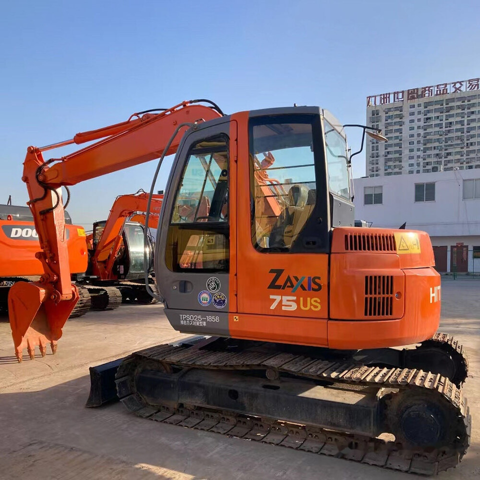 Hitachi ZX75US - Гусеничный экскаватор: фото 2 Hitachi ZX75US - Гусеничный экскаватор: фото 2