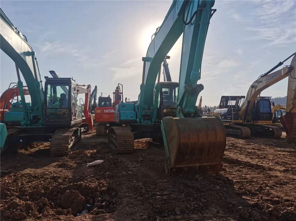 Kobelco SK210LC - Гусеничный экскаватор: фото 3 Kobelco SK210LC - Гусеничный экскаватор: фото 3
