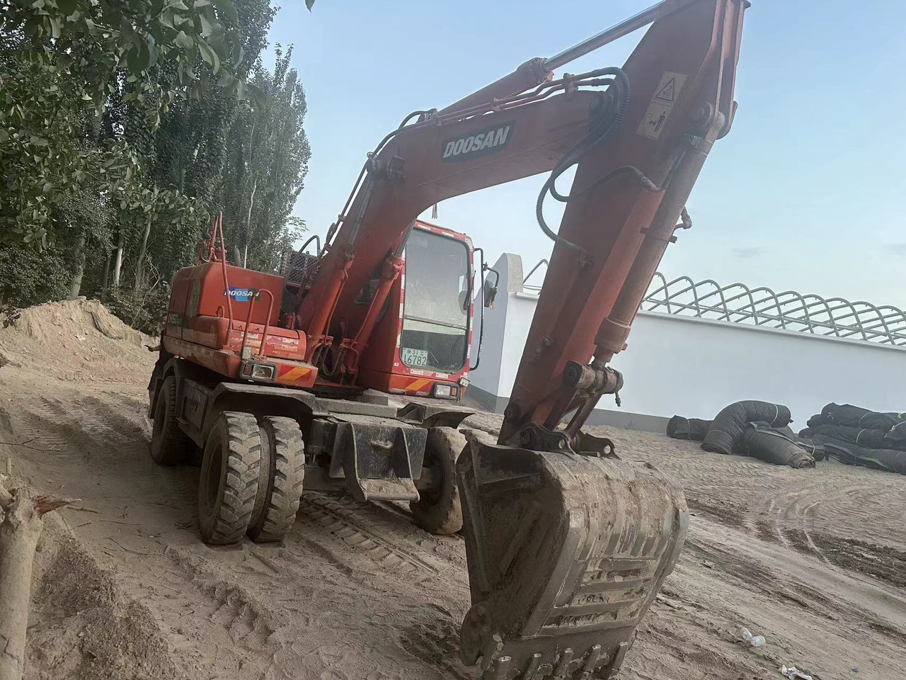 DOOSAN DH150W-7 - Колёсный экскаватор: фото 4 DOOSAN DH150W-7 - Колёсный экскаватор: фото 4