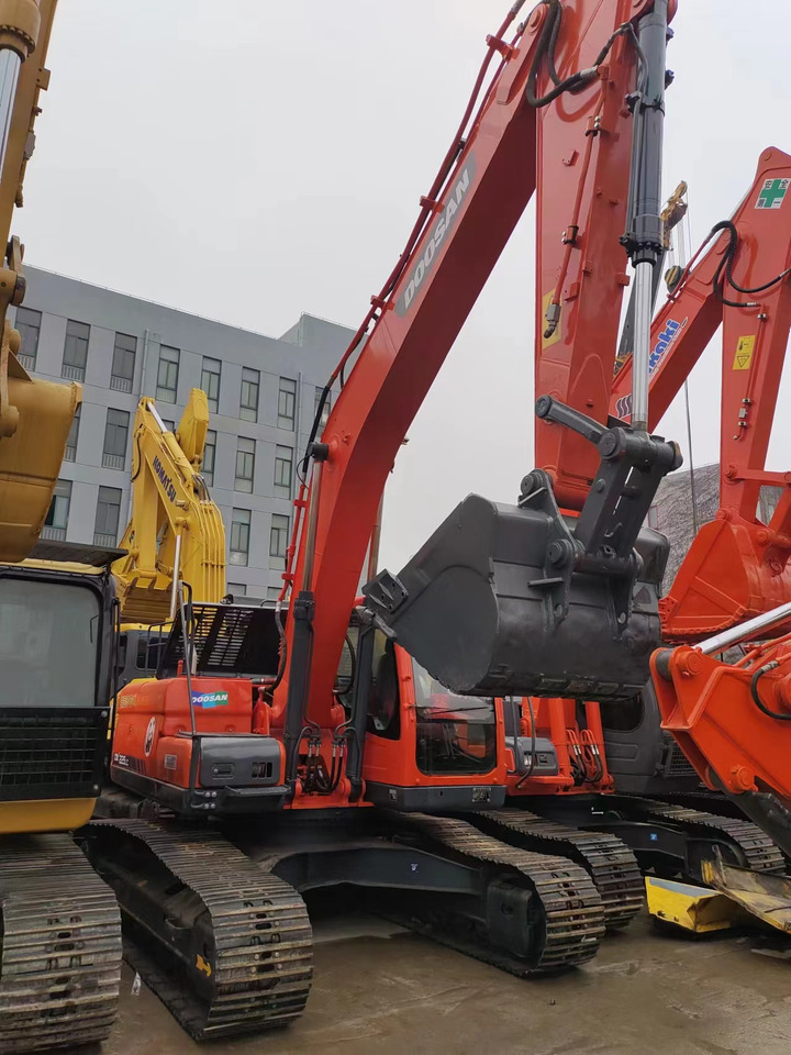 DOOSAN DX225LC - Гусеничный экскаватор: фото 1 DOOSAN DX225LC - Гусеничный экскаватор: фото 1