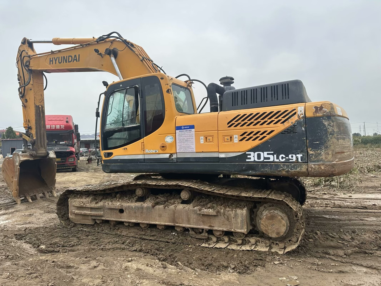 HYUNDAI R305LC-9T - Гусеничный экскаватор: фото 1 HYUNDAI R305LC-9T - Гусеничный экскаватор: фото 1