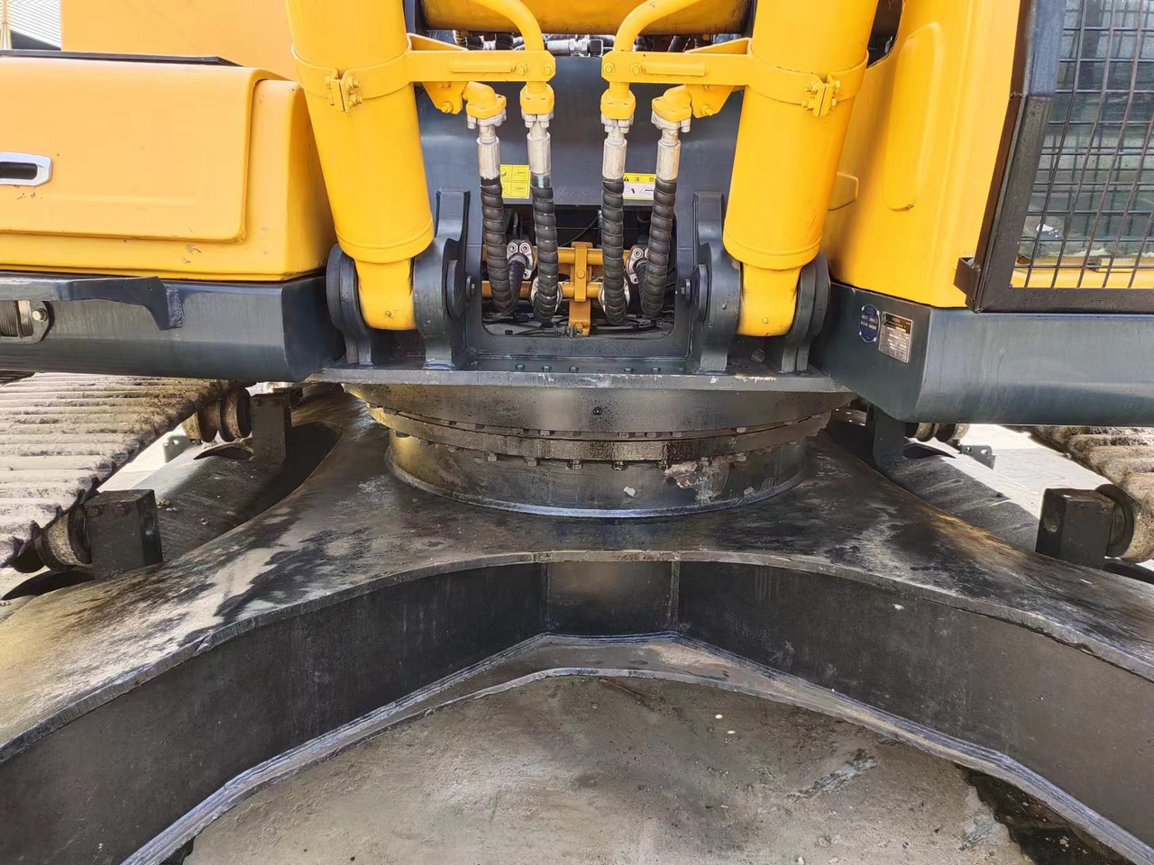 HYUNDAI R385LC-9T R305 R220 - Гусеничный экскаватор: фото 3 HYUNDAI R385LC-9T R305 R220 - Гусеничный экскаватор: фото 3