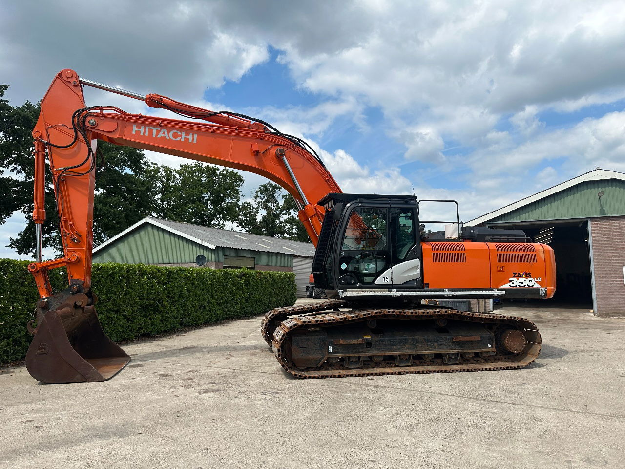 Hitachi ZX350LC-6 - Гусеничный экскаватор: фото 3 Hitachi ZX350LC-6 - Гусеничный экскаватор: фото 3