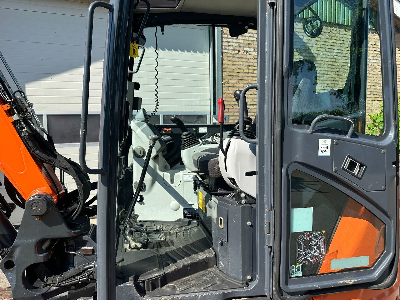 Мини-экскаватор Hitachi ZX65USB-5A CLR: фото 11