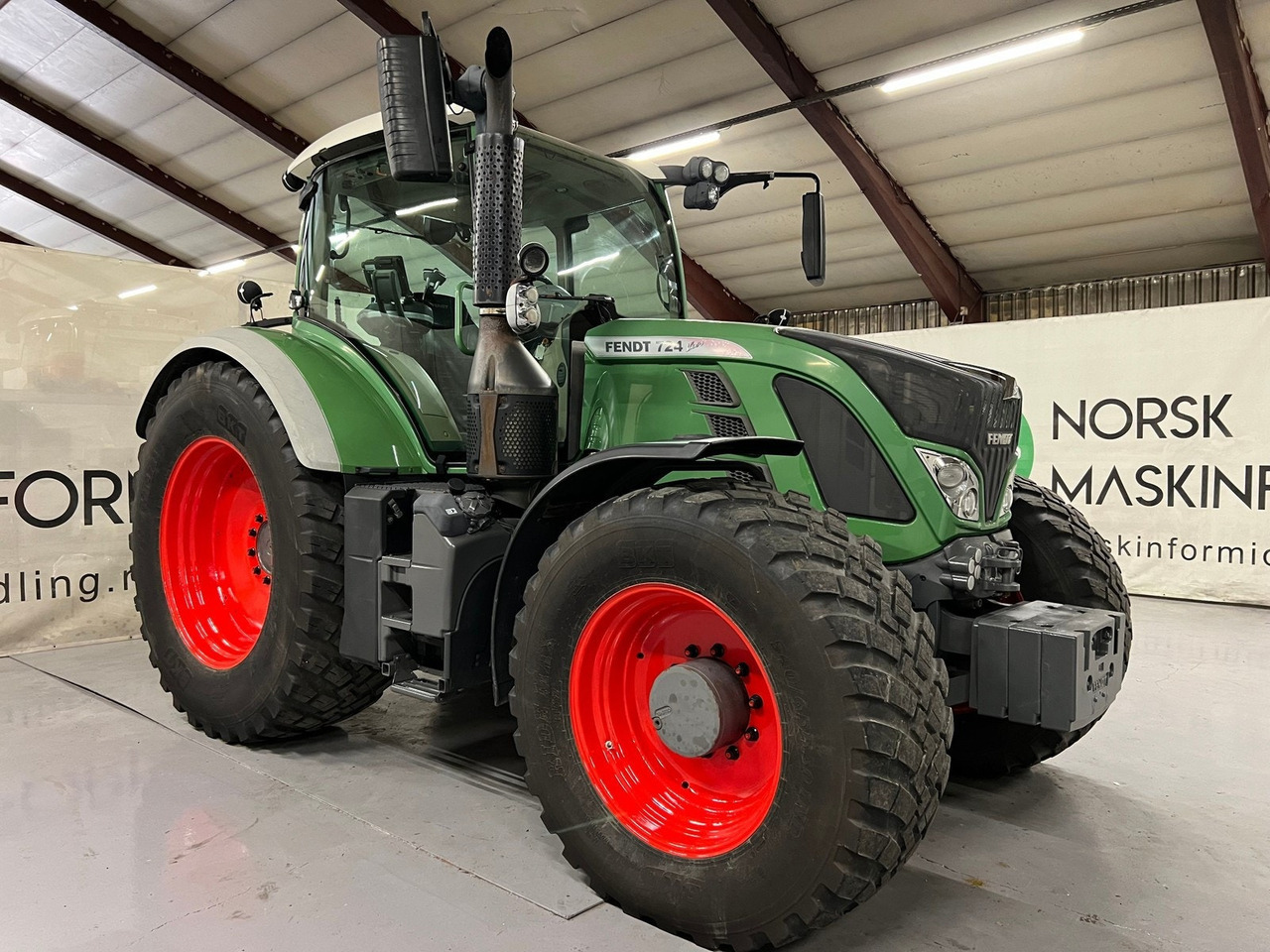 Fendt 724 Vario #TAR INNBYTTE# KAN LEVERES MED ANDRE DEKK# - Трактор: фото 5 Fendt 724 Vario #TAR INNBYTTE# KAN LEVERES MED ANDRE DEKK# - Трактор: фото 5