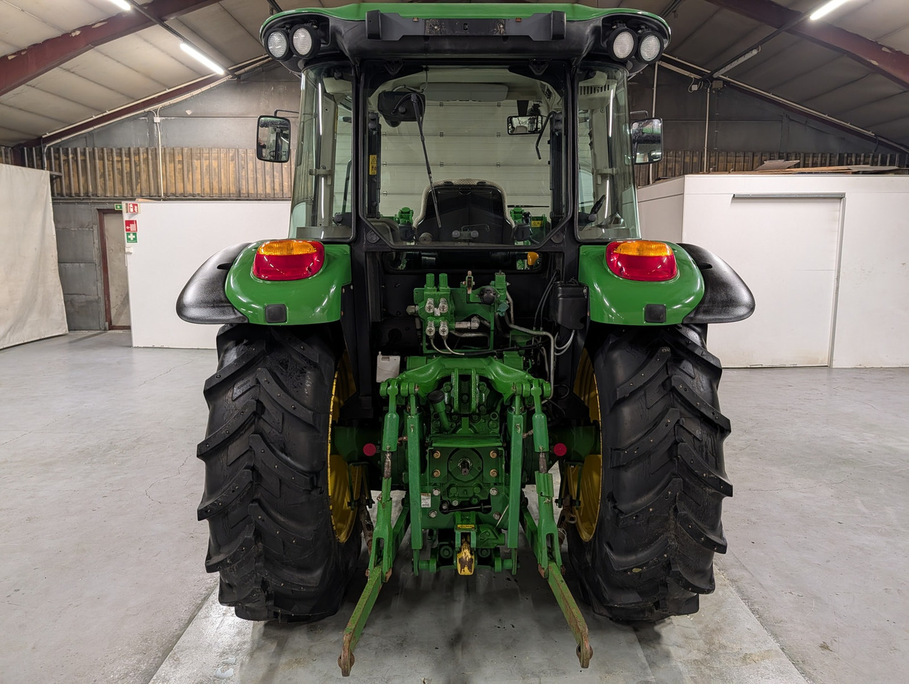 John Deere 5085M - Трактор: фото 4 John Deere 5085M - Трактор: фото 4