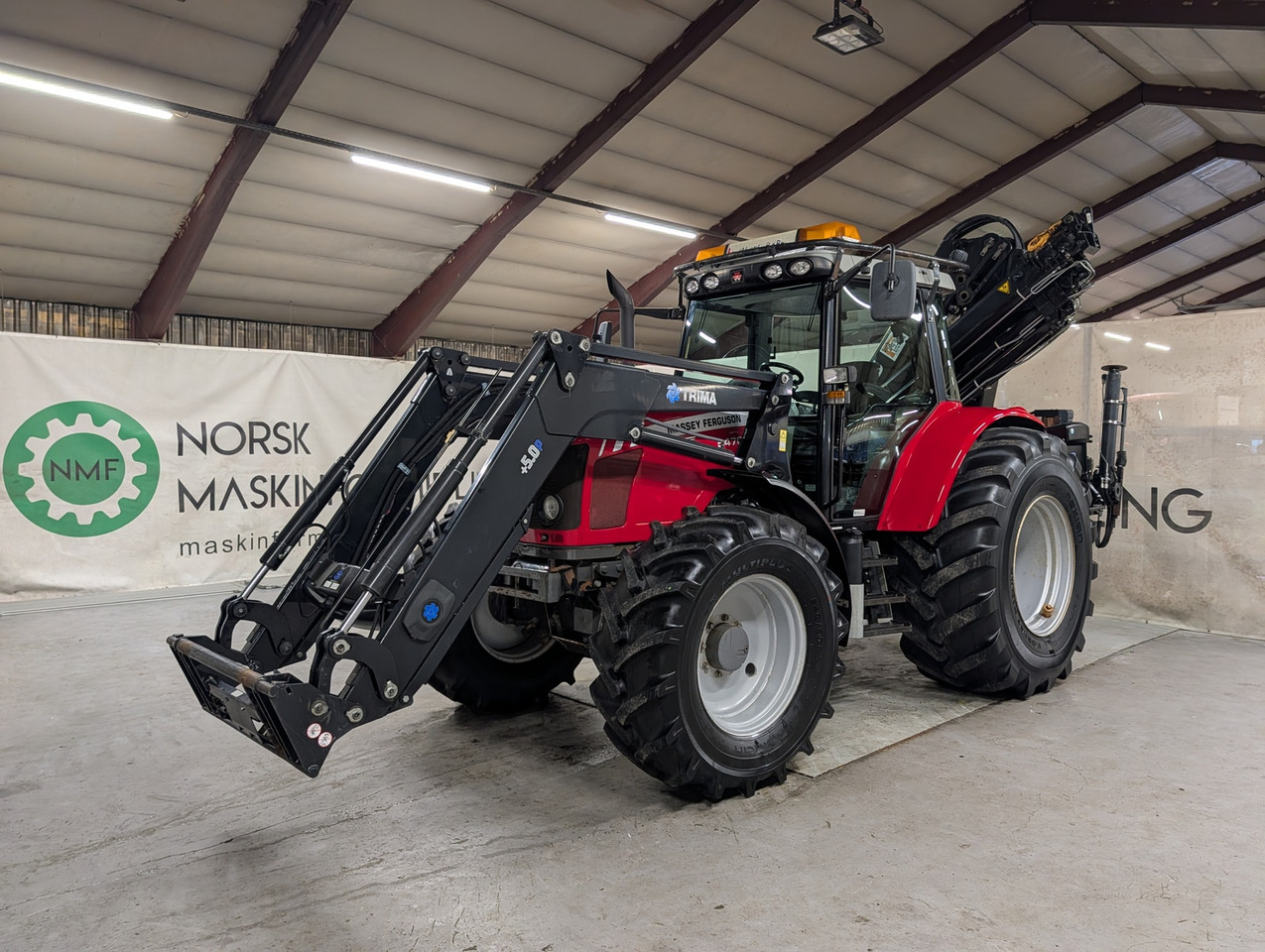 Massey Ferguson 5470 - Трактор: фото 1 Massey Ferguson 5470 - Трактор: фото 1