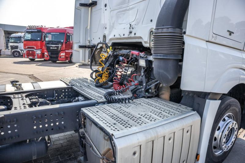 Тягач Mercedes ACTROS 1845 LS: фото 6 Тягач Mercedes ACTROS 1845 LS: фото 6