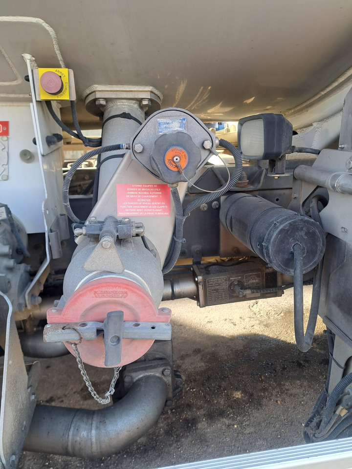 RENAULT MIDLUM 270 - Грузовик-цистерна: фото 5 RENAULT MIDLUM 270 - Грузовик-цистерна: фото 5