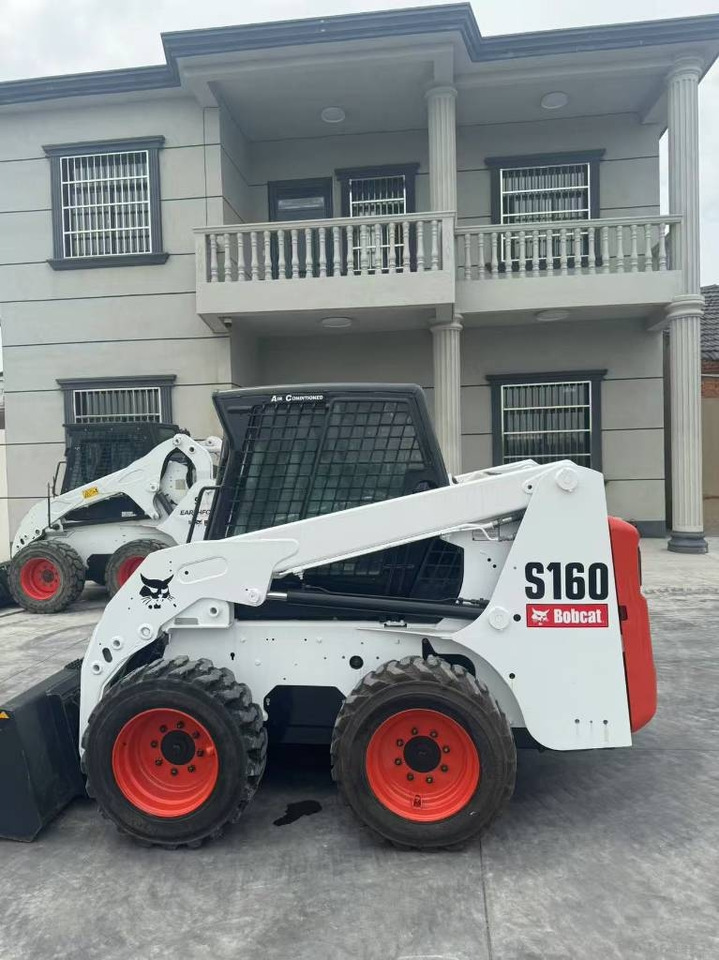 Bobcat S 160 - Мини-погрузчик с бортовым поворотом: фото 1 Bobcat S 160 - Мини-погрузчик с бортовым поворотом: фото 1