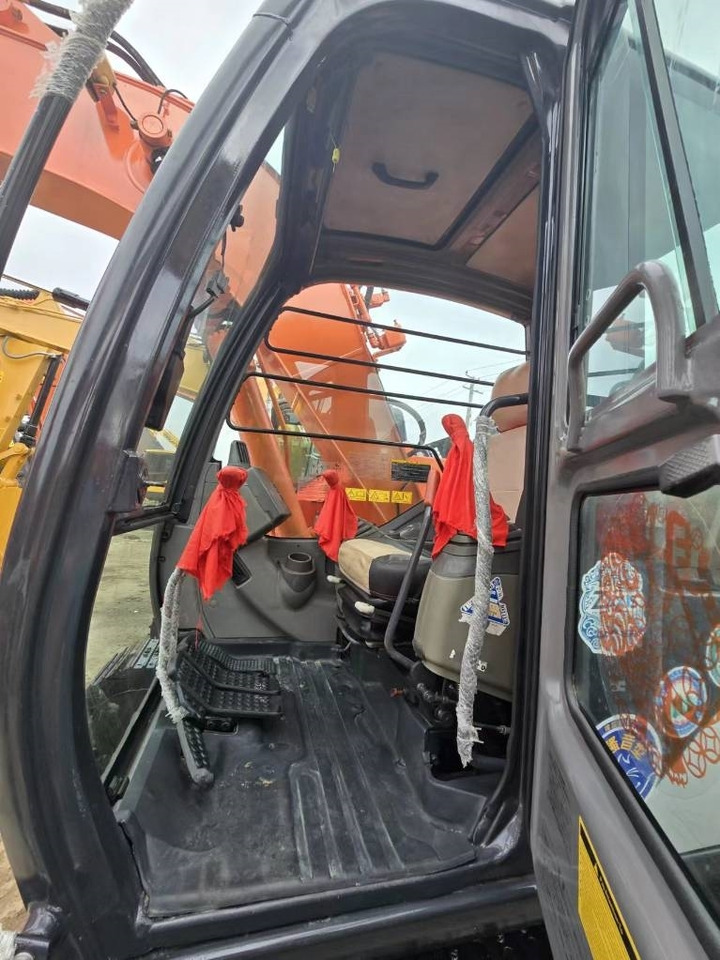 Hitachi ZX 135 US - Гусеничный экскаватор: фото 2 Hitachi ZX 135 US - Гусеничный экскаватор: фото 2