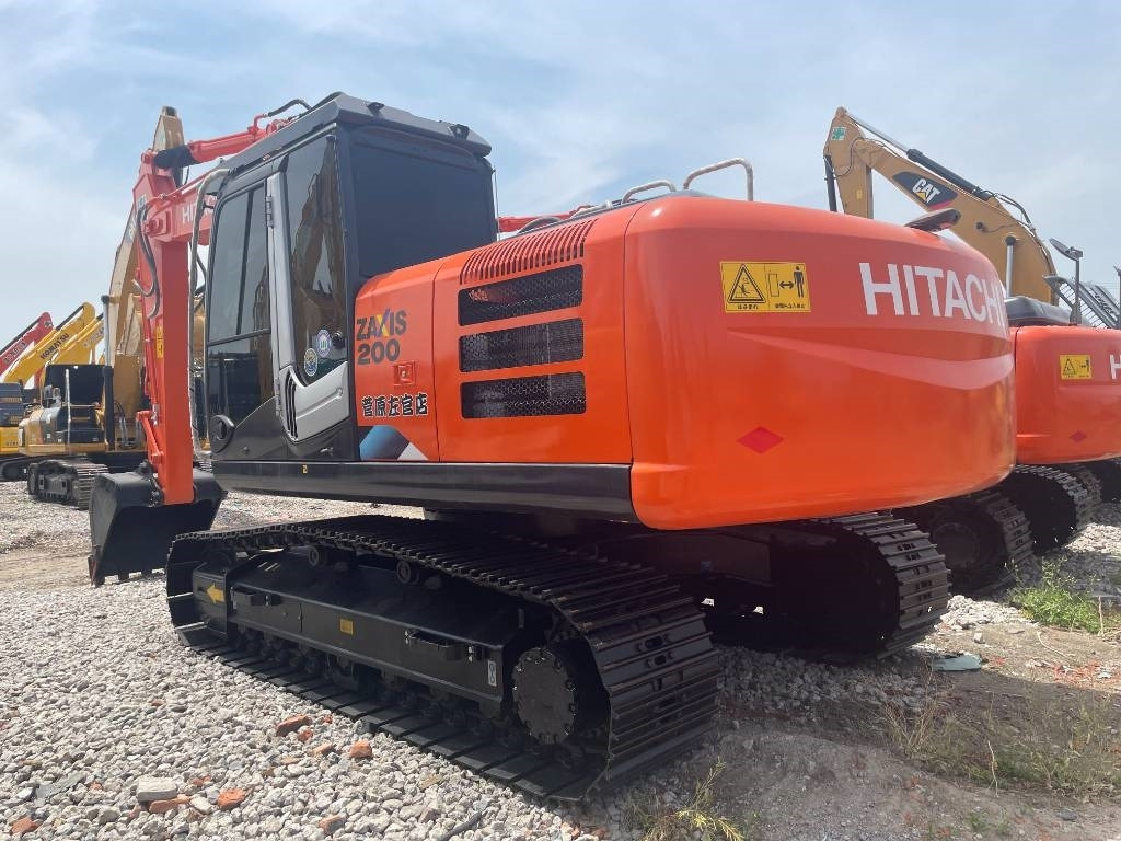 Hitachi ZX 200 - Гусеничный экскаватор: фото 1 Hitachi ZX 200 - Гусеничный экскаватор: фото 1