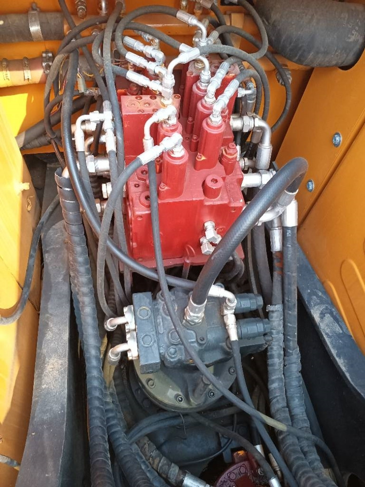 Hyundai R 150 W - Колёсный экскаватор: фото 3 Hyundai R 150 W - Колёсный экскаватор: фото 3