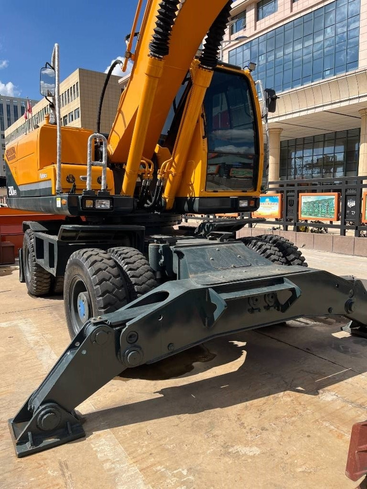Hyundai R210W - Колёсный экскаватор: фото 4 Hyundai R210W - Колёсный экскаватор: фото 4