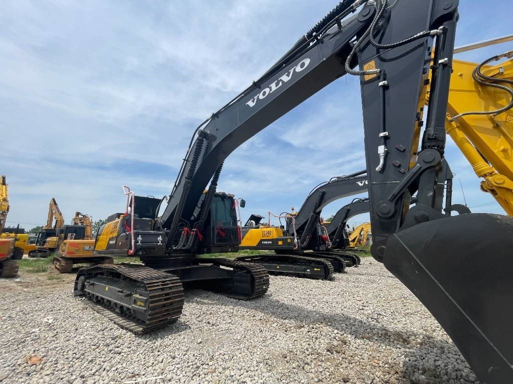 Volvo EC 300 - Гусеничный экскаватор: фото 1 Volvo EC 300 - Гусеничный экскаватор: фото 1