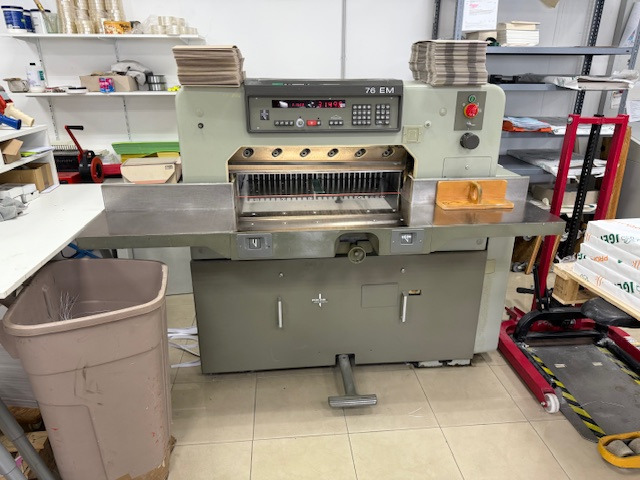 POLAR 76 EM - Бумагорезательная машина: фото 1 POLAR 76 EM - Бумагорезательная машина: фото 1
