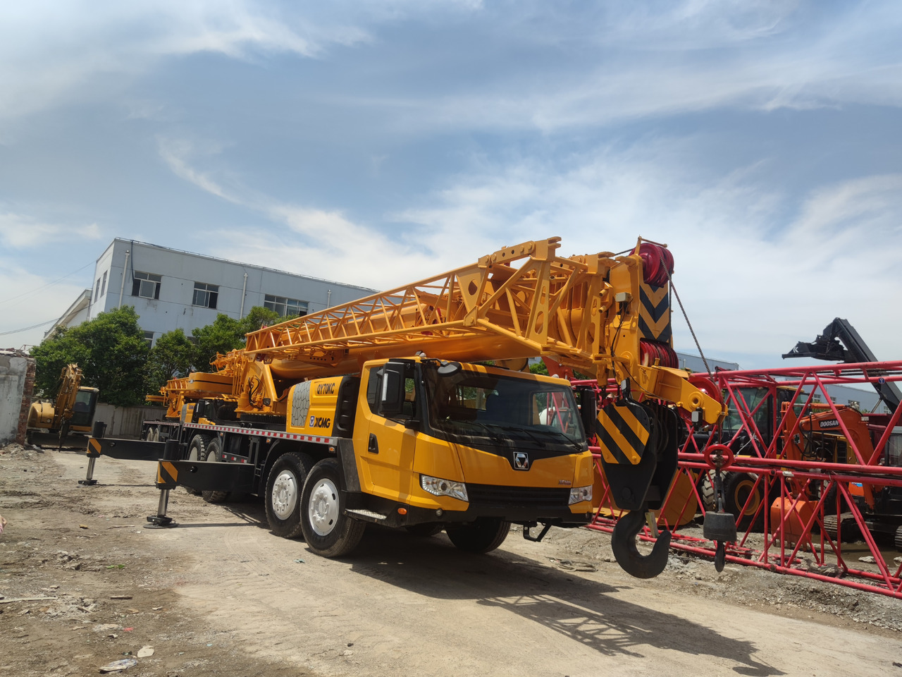 XCMG QY70K - Вседорожный кран: фото 3 XCMG QY70K - Вседорожный кран: фото 3