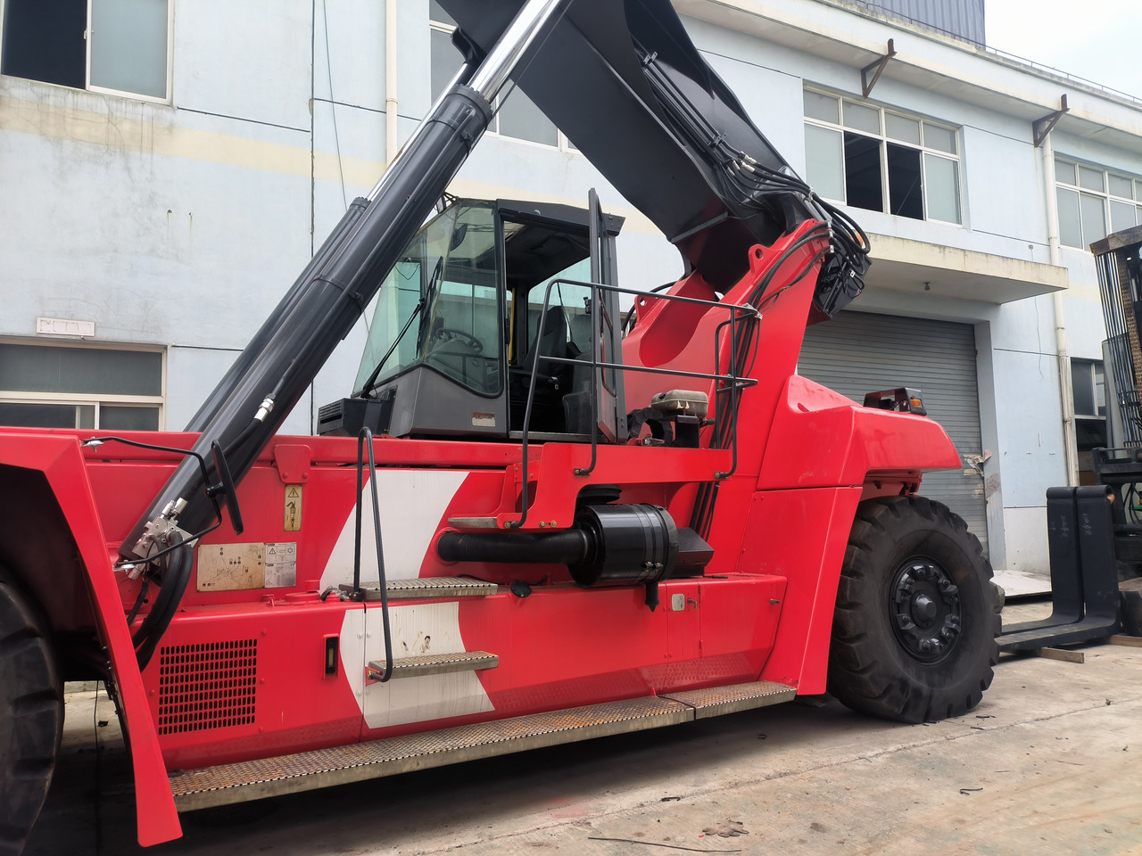 Kalmar DRF450 Used Reach stacker/Container forklift - Ричстакер: фото 3 Kalmar DRF450 Used Reach stacker/Container forklift - Ричстакер: фото 3