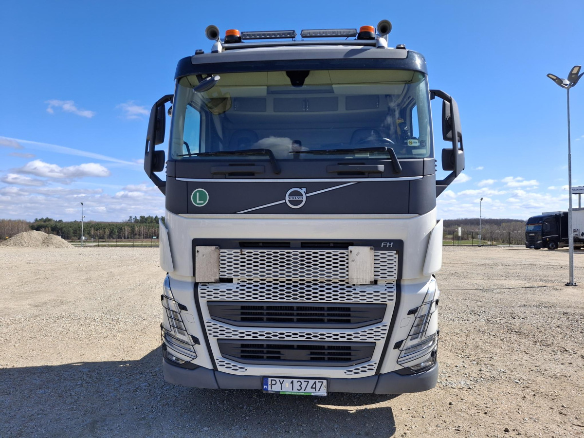 VOLVO FH HAKOWIEC - Крюковой мультилифт: фото 3 VOLVO FH HAKOWIEC - Крюковой мультилифт: фото 3