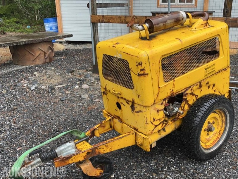 1900 Atlas Copco UT2 Kompressor - Буровая машина: фото 1 1900 Atlas Copco UT2 Kompressor - Буровая машина: фото 1