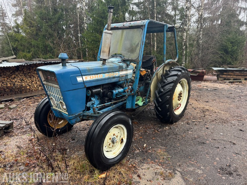 1972 Ford 3000 - Med vedkløyver - Трактор: фото 1 1972 Ford 3000 - Med vedkløyver - Трактор: фото 1