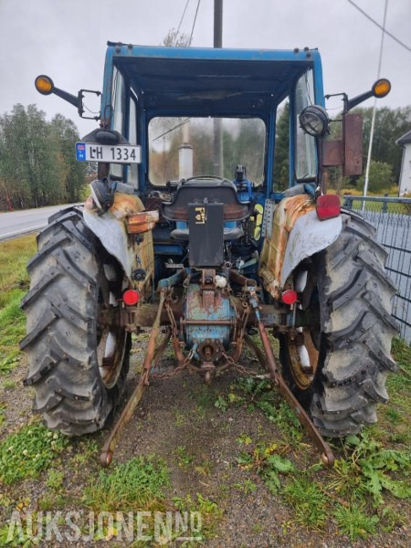 1972 Ford 3000 traktor med laster og skuffe - Трактор: фото 3 1972 Ford 3000 traktor med laster og skuffe - Трактор: фото 3