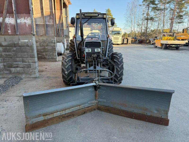 1991 Massey Ferguson 372 4x4 FRONTHYDRAULIKK/SKJÆR - Трактор: фото 3 1991 Massey Ferguson 372 4x4 FRONTHYDRAULIKK/SKJÆR - Трактор: фото 3