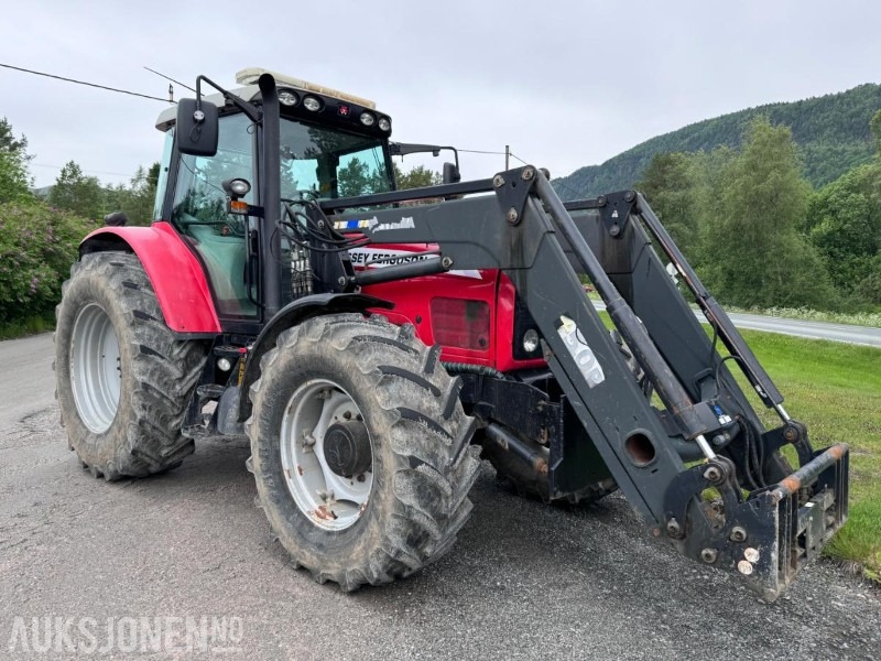 2004 Massey Ferguson 6480 Dynashift - Frontlaster med hydraulisk redskapslås - Fronthydraulikk - 40 km - Fjærende hytte - tredje funksjon - Трактор: фото 3 2004 Massey Ferguson 6480 Dynashift - Frontlaster med hydraulisk redskapslås - Fronthydraulikk - 40 km - Fjærende hytte - tredje funksjon - Трактор: фото 3