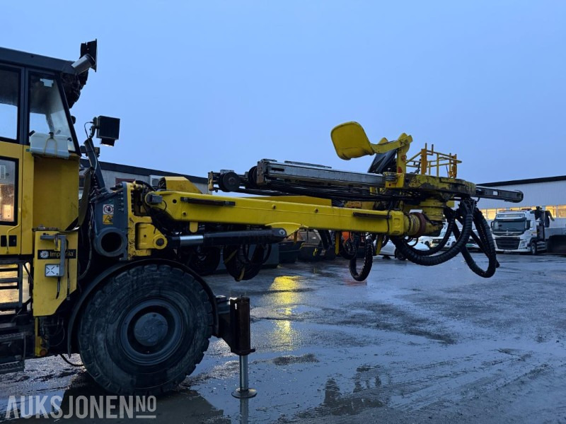2012 Atlas Copco Boomer E2C Borerigg, To-bom oppsett med integrert kurv - Буровая машина: фото 5 2012 Atlas Copco Boomer E2C Borerigg, To-bom oppsett med integrert kurv - Буровая машина: фото 5