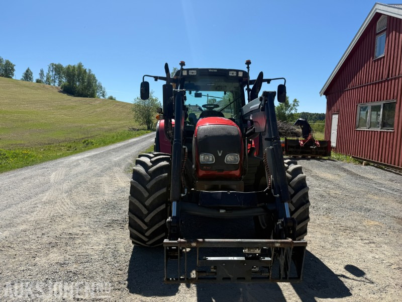 Трактор 2013 Valtra 8670 traktor - Fjærende fremaksel - Hyttefjæring - 2 seter: фото 9