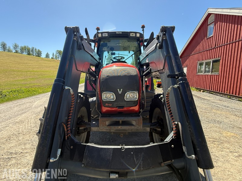 Трактор 2013 Valtra 8670 traktor - Fjærende fremaksel - Hyttefjæring - 2 seter: фото 16