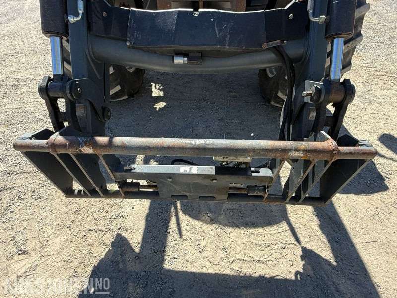 Трактор 2013 Valtra 8670 traktor - Fjærende fremaksel - Hyttefjæring - 2 seter: фото 11