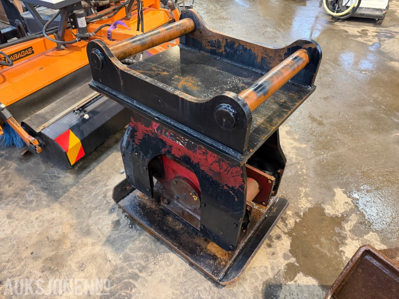 2015 Hydraulisk vibroplate / platekomprimator for gravemaskin – S70 – Kraftig modell - Каток: фото 3 2015 Hydraulisk vibroplate / platekomprimator for gravemaskin – S70 – Kraftig modell - Каток: фото 3