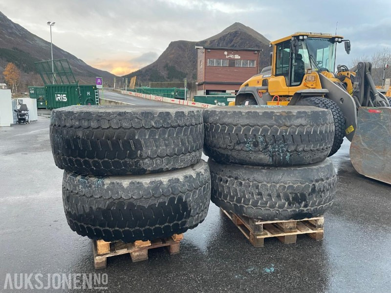 2018 Volvo 4 stk dekk uten felg - 4 stk Hjullaster hjul - Bridestone V-Steel Snow Wegde vsw 23.5 R25 - Строительное оборудование: фото 1 2018 Volvo 4 stk dekk uten felg - 4 stk Hjullaster hjul - Bridestone V-Steel Snow Wegde vsw 23.5 R25 - Строительное оборудование: фото 1