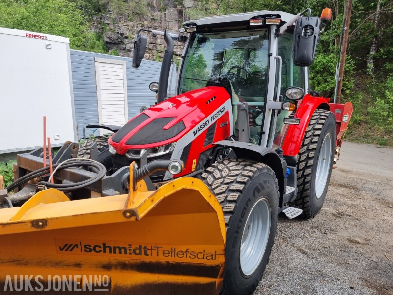 2022 Massey Ferguson 5S.145 traktor med Strøkasse og V-plog - Трактор: фото 4 2022 Massey Ferguson 5S.145 traktor med Strøkasse og V-plog - Трактор: фото 4