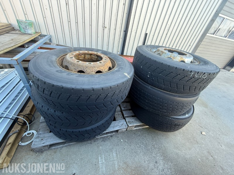 6 stk GoodYear 315/70R225 dekk med felg, stått på Scania 144 - Грузовик: фото 1 6 stk GoodYear 315/70R225 dekk med felg, stått på Scania 144 - Грузовик: фото 1