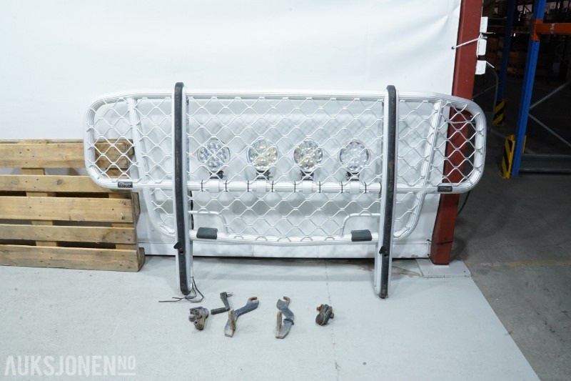Scania Trux B2/B23-5 Frontbøyle/kufanger m/4 Strands LED Ekstralys og braketter – til Scania R/G/P-serien 04-09 - Грузовик: фото 1 Scania Trux B2/B23-5 Frontbøyle/kufanger m/4 Strands LED Ekstralys og braketter – til Scania R/G/P-serien 04-09 - Грузовик: фото 1
