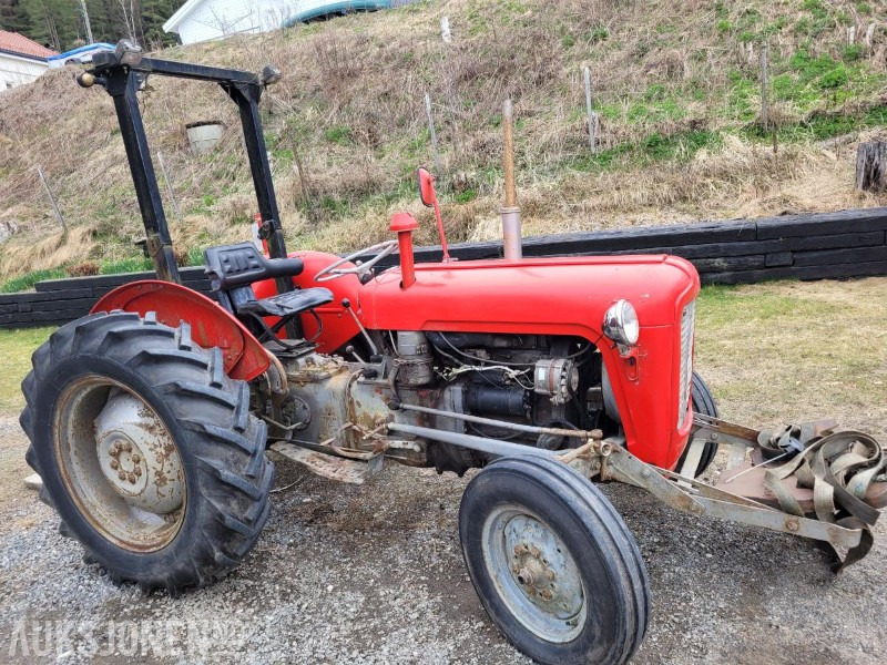 Massey Ferguson 35 traktor med redskapsbærer - Трактор: фото 1 Massey Ferguson 35 traktor med redskapsbærer - Трактор: фото 1