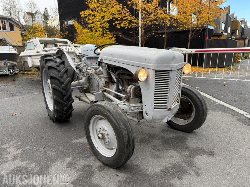 Massey Ferguson Gråtass - Трактор: фото 3 Massey Ferguson Gråtass - Трактор: фото 3